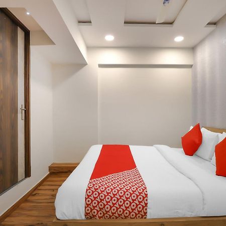 Oyo Hotel Shree Niwas アーメダバード エクステリア 写真