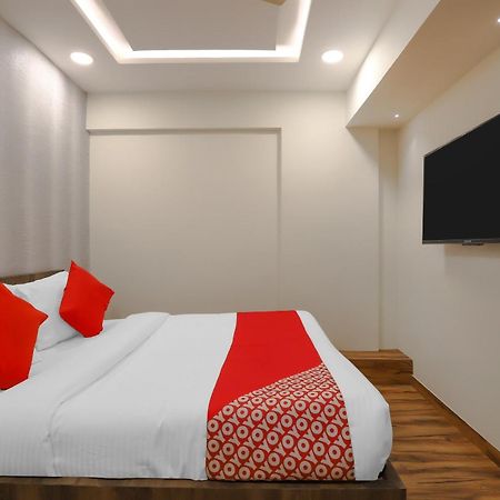 Oyo Hotel Shree Niwas アーメダバード エクステリア 写真
