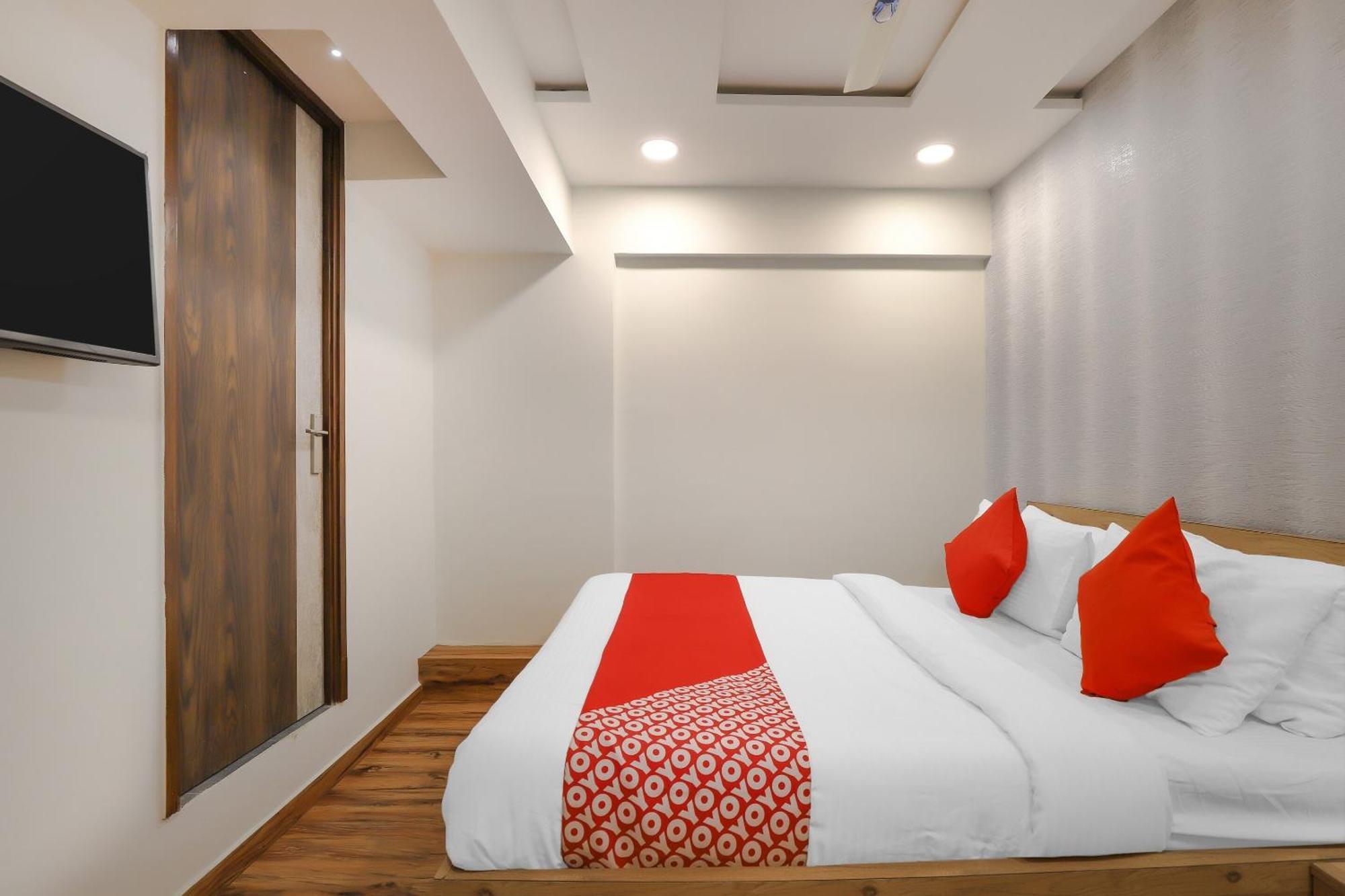 Oyo Hotel Shree Niwas アーメダバード エクステリア 写真