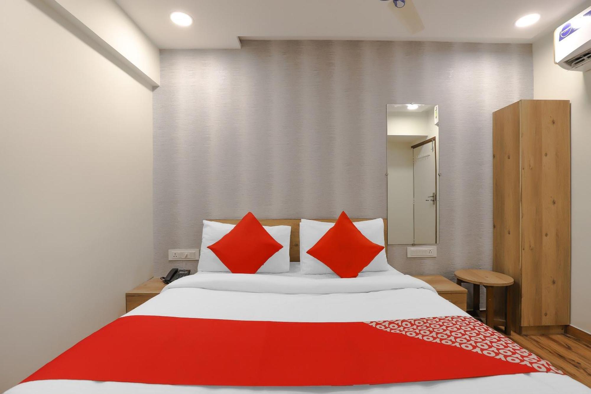 Oyo Hotel Shree Niwas アーメダバード エクステリア 写真
