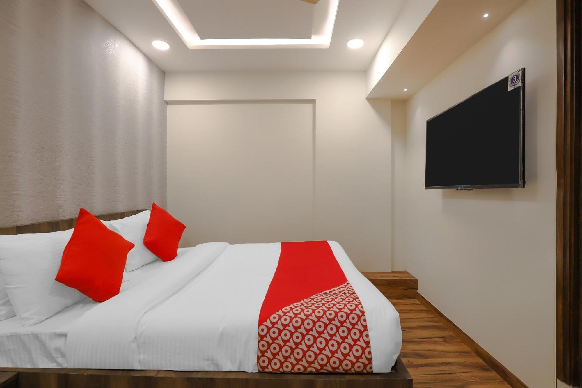 Oyo Hotel Shree Niwas アーメダバード エクステリア 写真