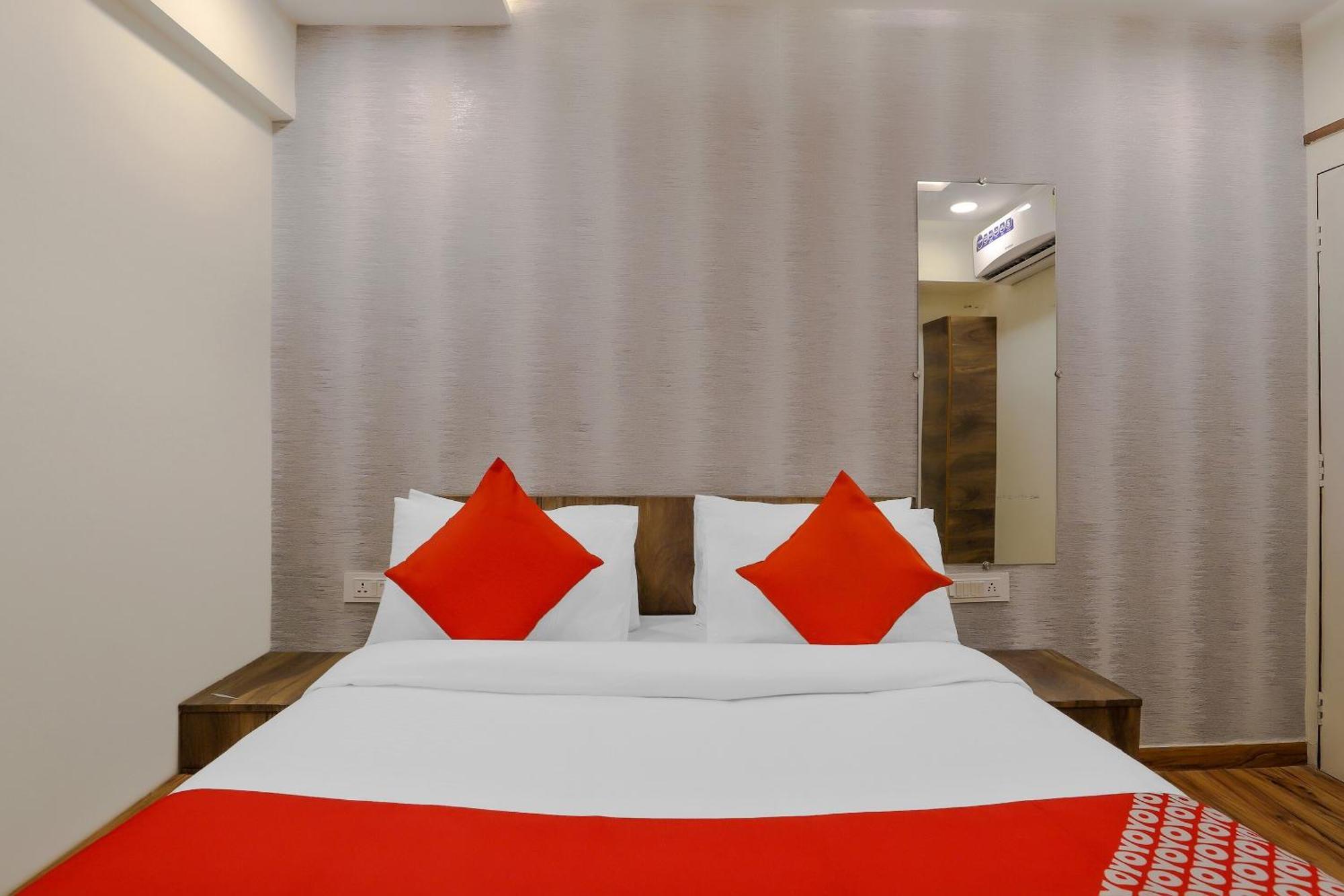 Oyo Hotel Shree Niwas アーメダバード エクステリア 写真