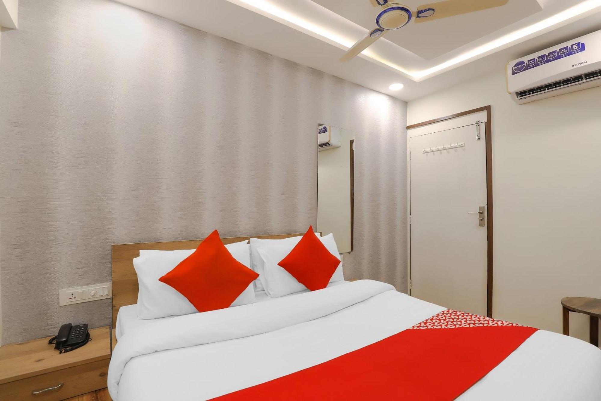 Oyo Hotel Shree Niwas アーメダバード エクステリア 写真