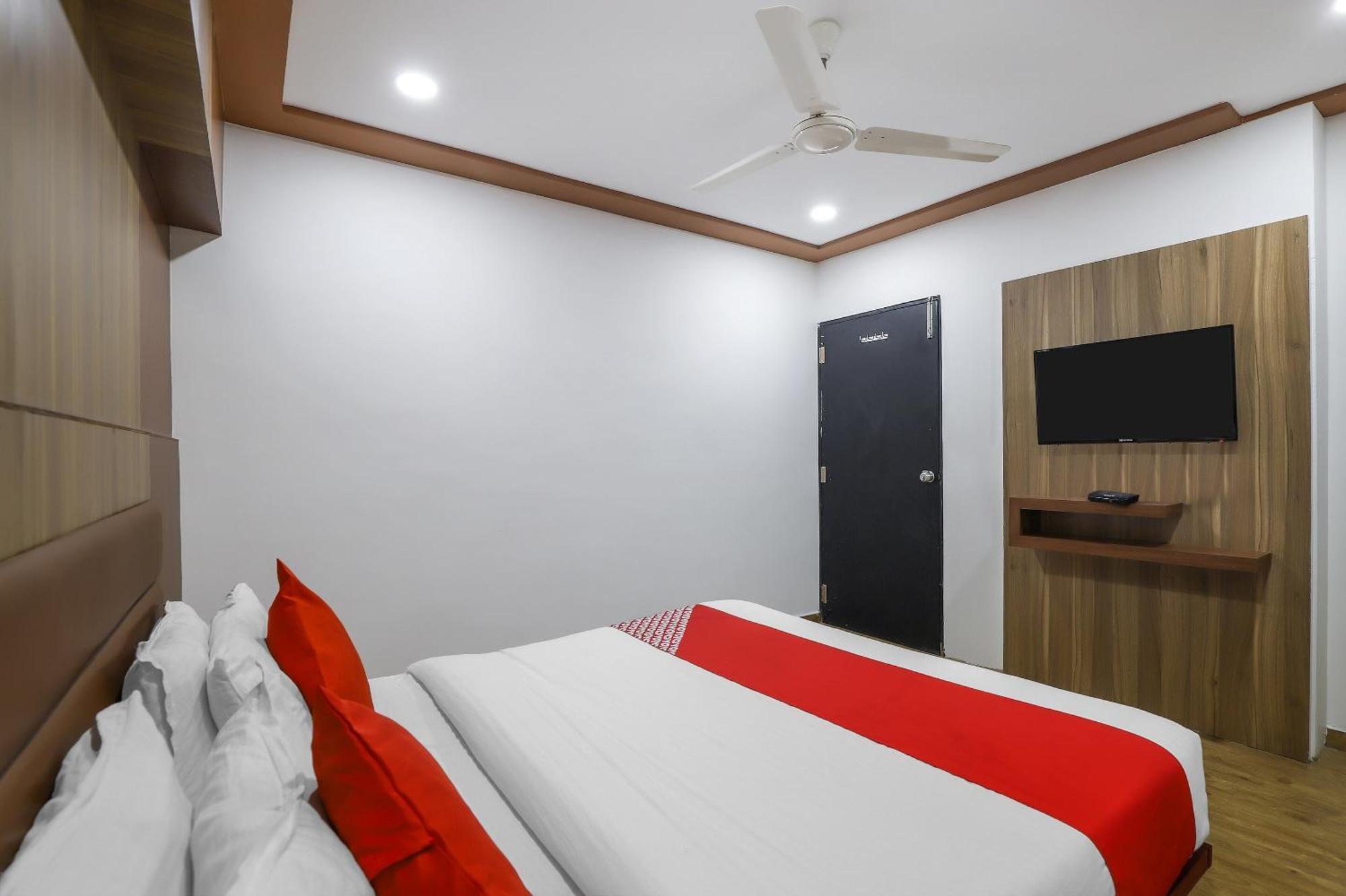 Oyo Hotel Shree Niwas アーメダバード エクステリア 写真