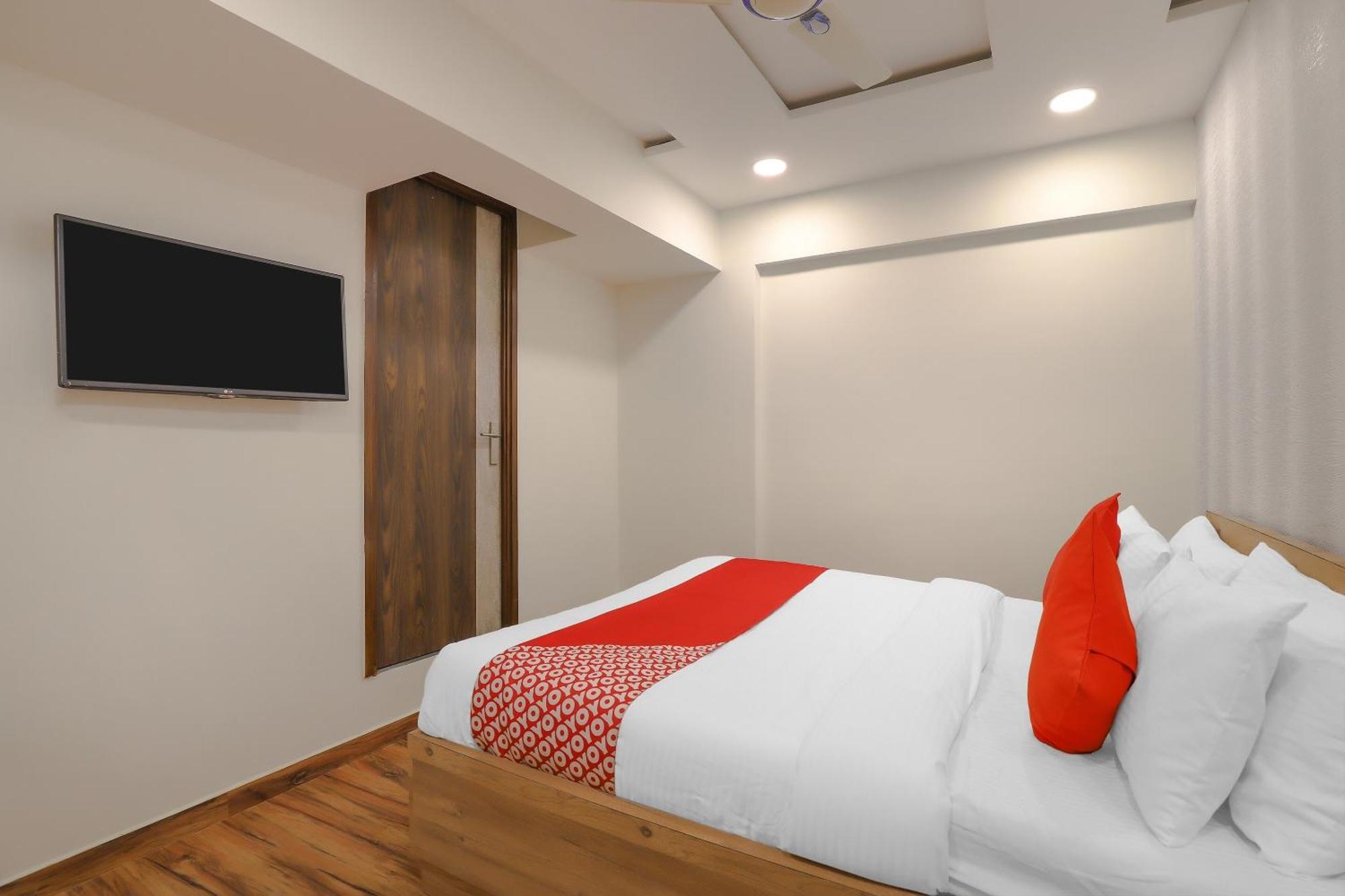 Oyo Hotel Shree Niwas アーメダバード エクステリア 写真