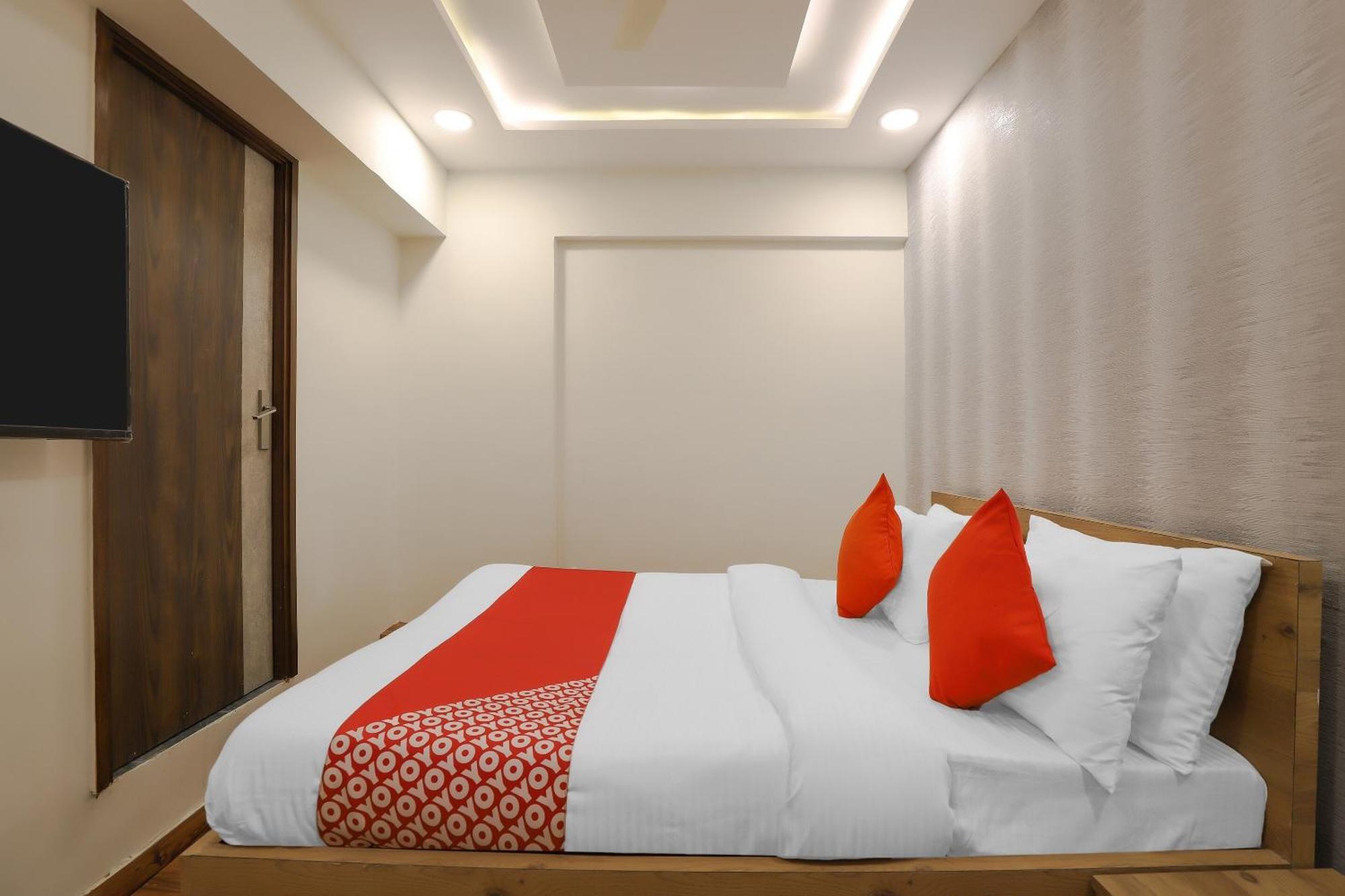 Oyo Hotel Shree Niwas アーメダバード エクステリア 写真