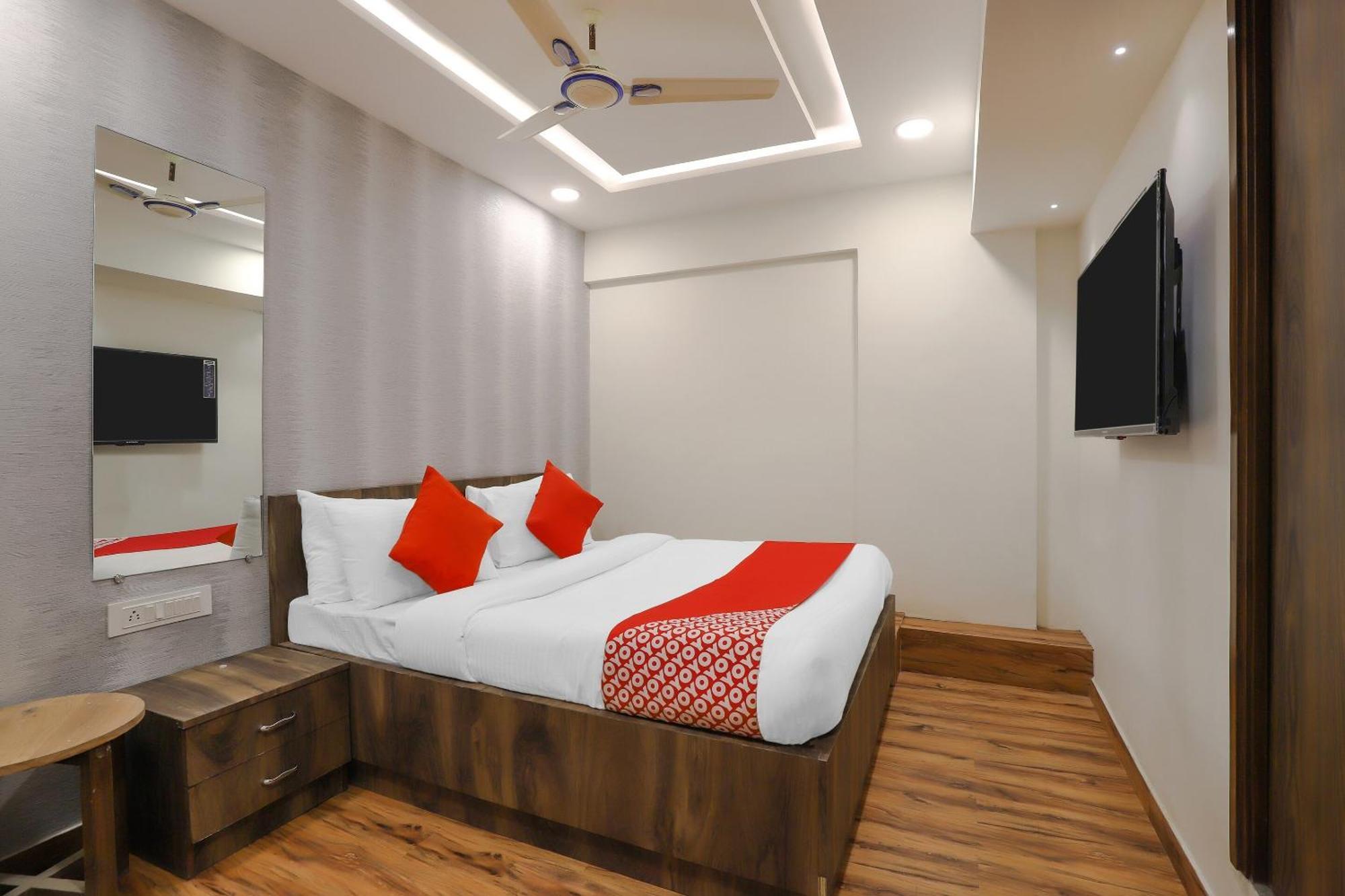 Oyo Hotel Shree Niwas アーメダバード エクステリア 写真