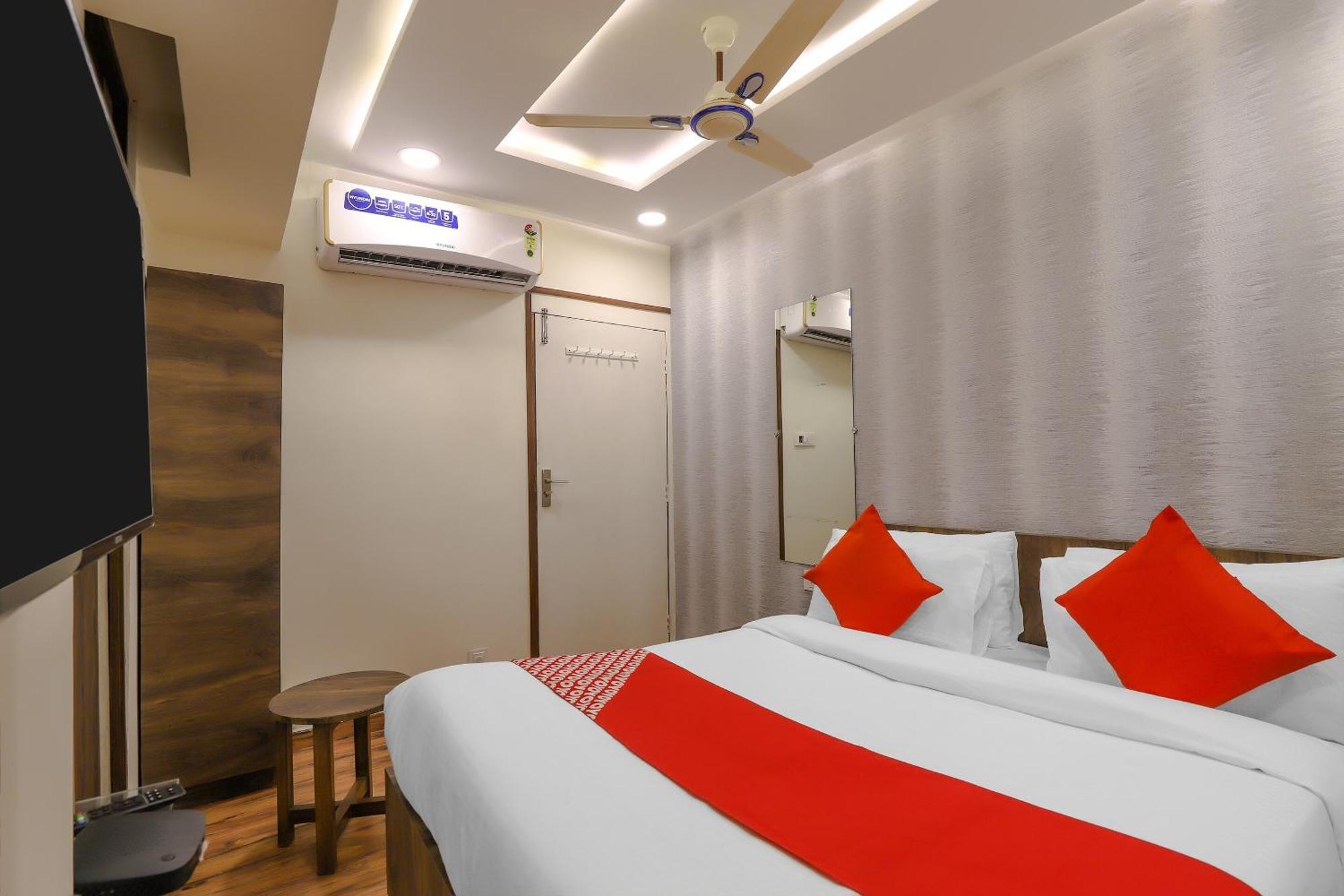 Oyo Hotel Shree Niwas アーメダバード エクステリア 写真