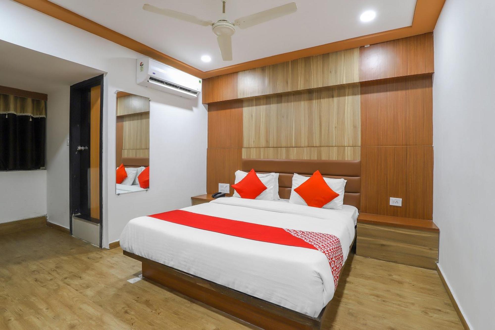 Oyo Hotel Shree Niwas アーメダバード エクステリア 写真