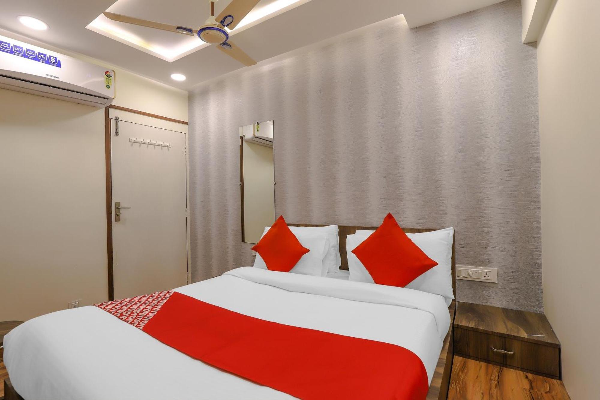 Oyo Hotel Shree Niwas アーメダバード エクステリア 写真