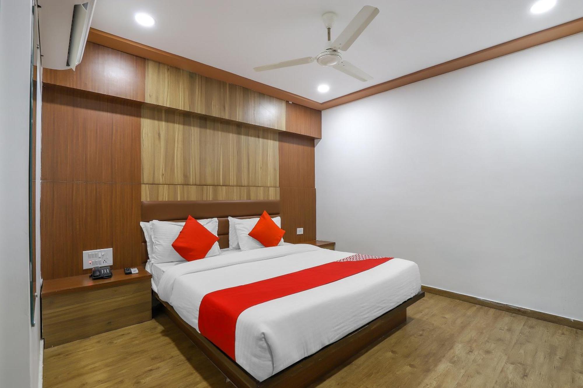 Oyo Hotel Shree Niwas アーメダバード エクステリア 写真
