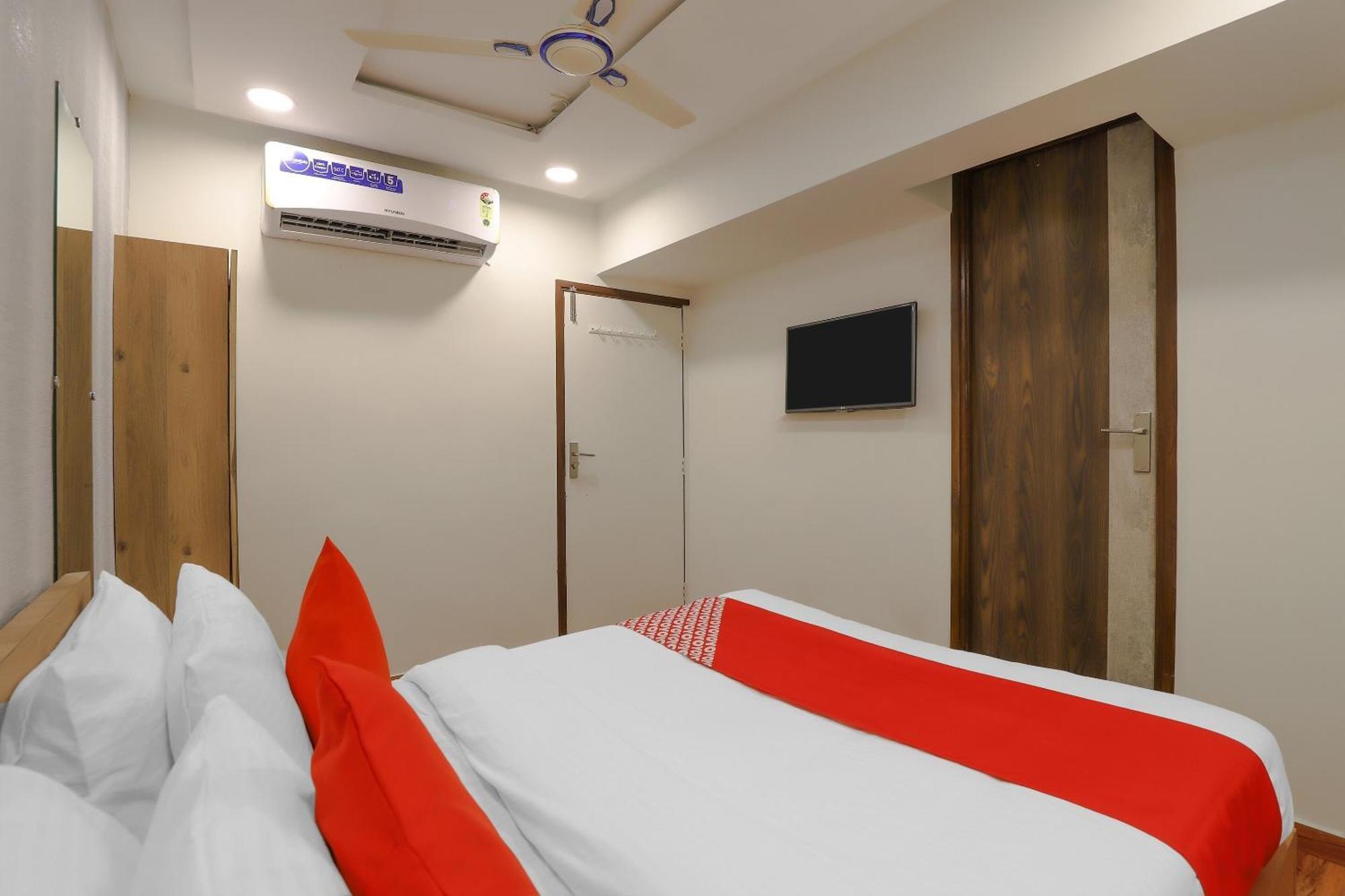 Oyo Hotel Shree Niwas アーメダバード エクステリア 写真