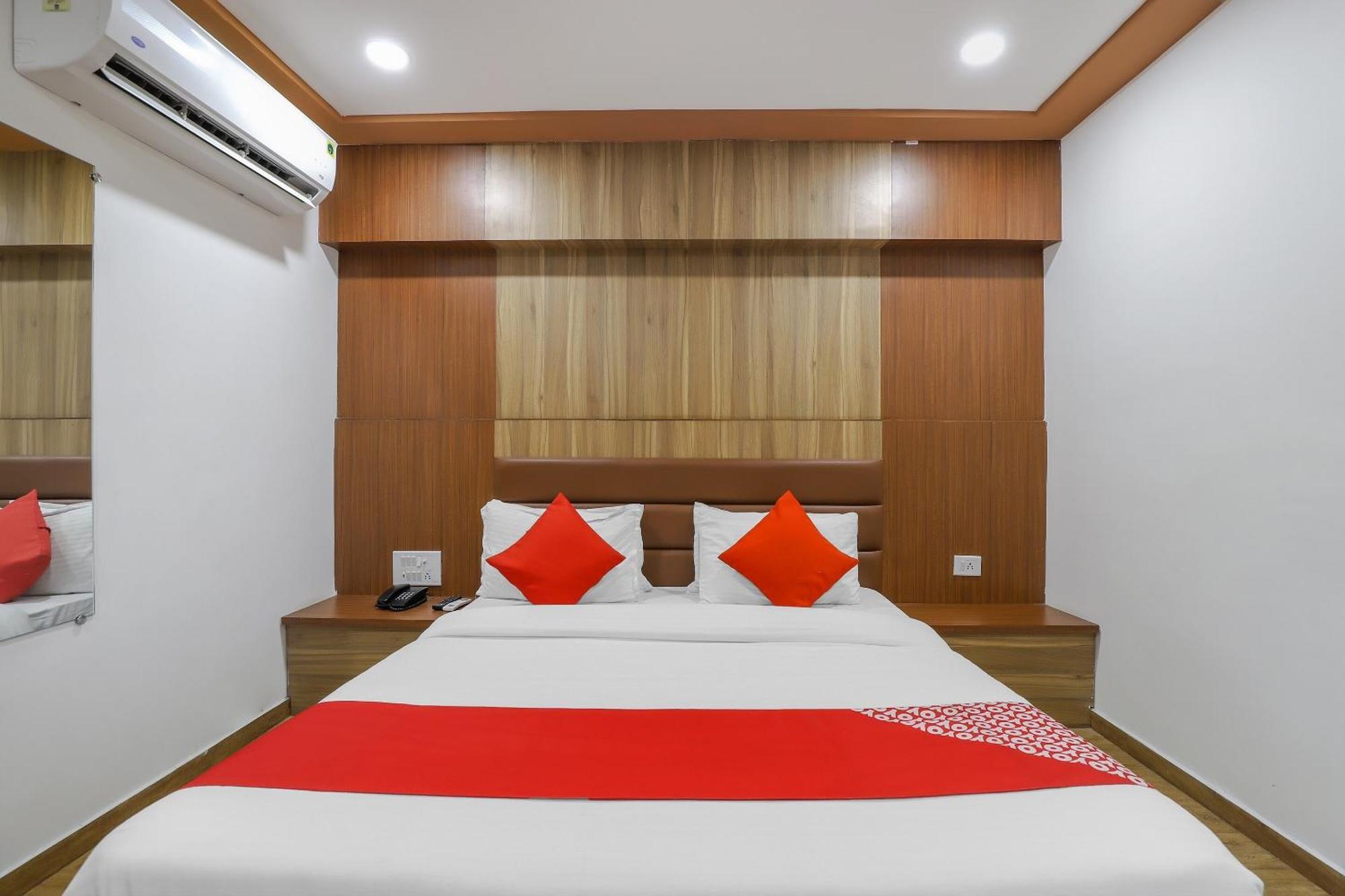 Oyo Hotel Shree Niwas アーメダバード エクステリア 写真
